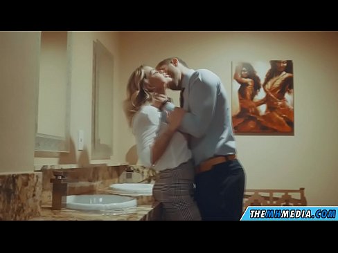 ❤️ Ko'krakli sarg'ish sizni jamoat hojatxonasida yo'ldan ozdirganda ️ Super seksda pornoda uz.porn-mz-com.ru